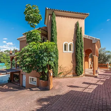 Villa Alhambra 6 Bedroom Pool & Views *